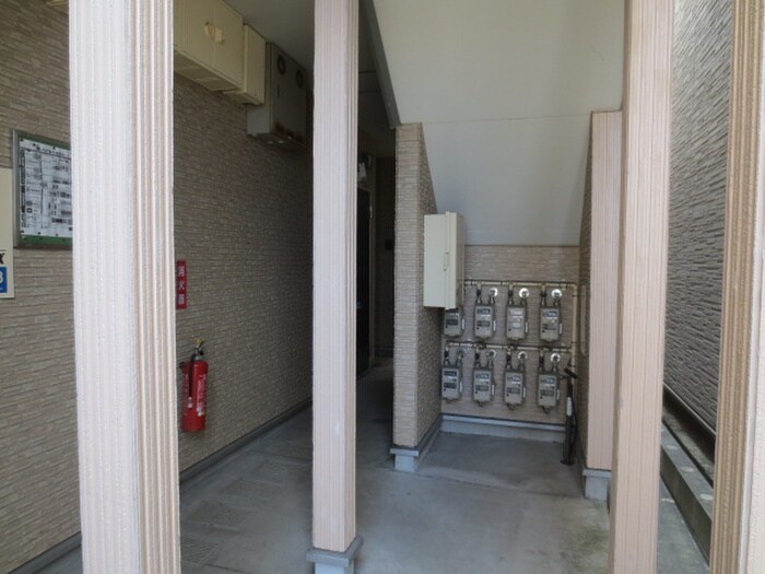 物件外観写真6　(エントランス部分)