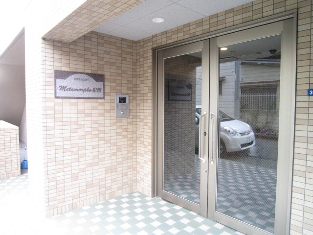 物件外観写真2　(エントランス部分)