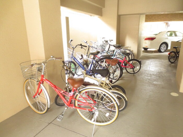 物件外観写真3　(駐輪場)