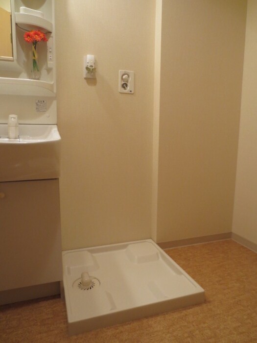 物件内観写真10　(洗濯機置場)