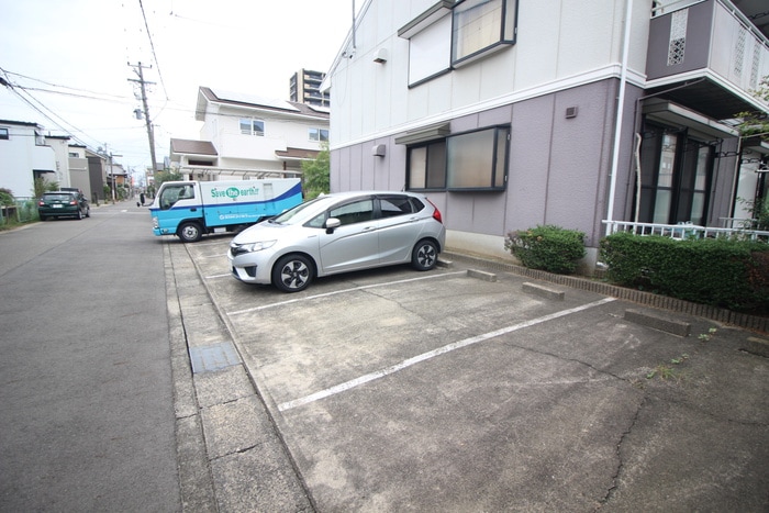 物件外観写真4　(駐車場)