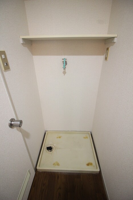 物件内観写真16　(洗濯機置場)