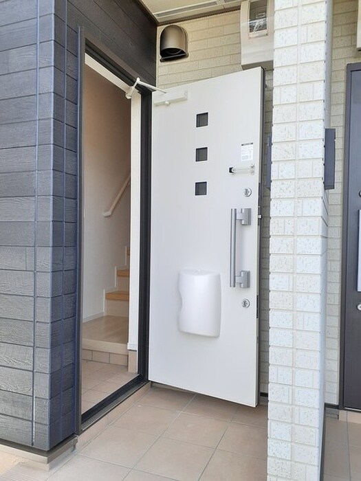 物件内観写真9　(玄関)