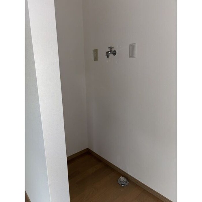 物件内観写真16　(洗濯機置場)