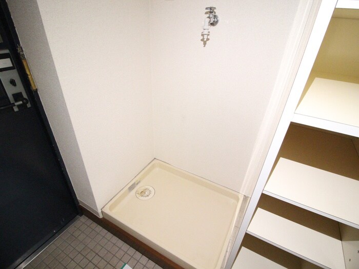 物件内観写真9　(洗濯機置場)