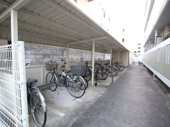 物件外観写真4　(駐輪場)