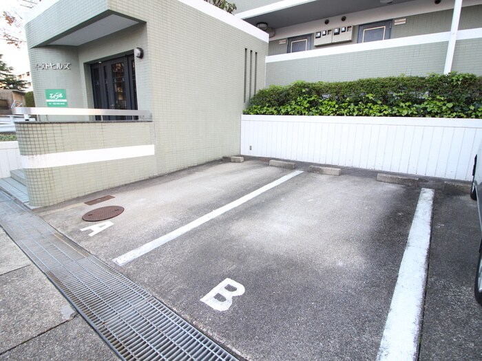 物件外観写真5　(駐車場)