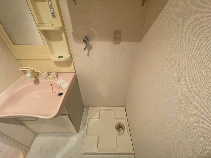 物件内観写真12　(洗濯機置場)