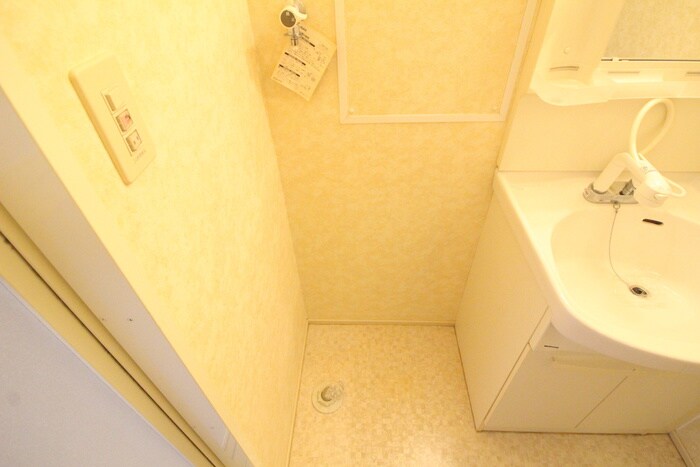 物件内観写真14　(洗濯機置場)