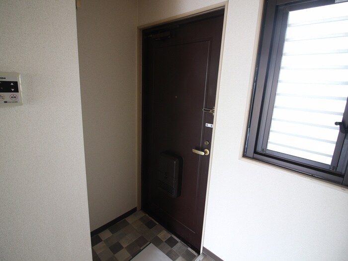 物件内観写真16　(玄関)