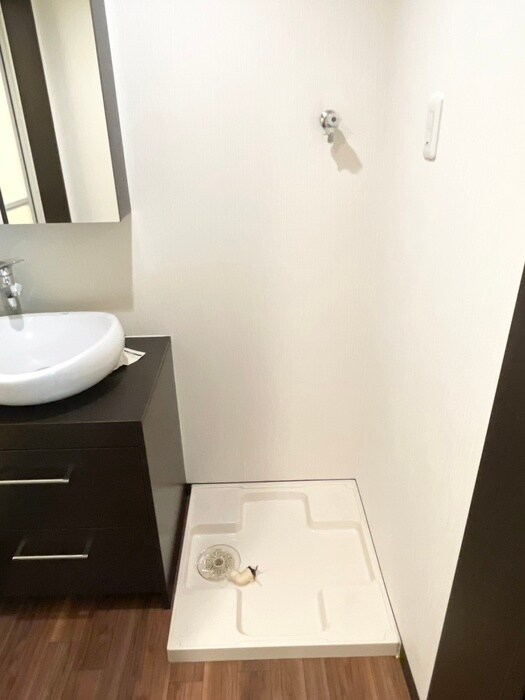 物件内観写真15　(洗濯機置場)