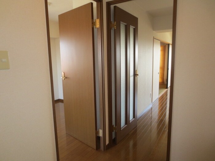 物件内観写真8　(廊下)