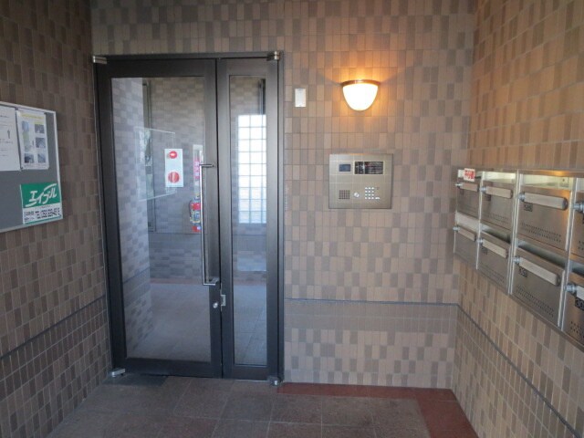物件外観写真3　(エントランス部分)