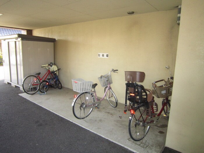 物件外観写真5　(駐輪場)