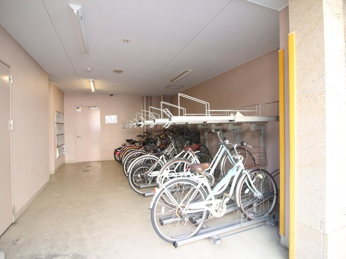 物件外観写真4　(駐輪場)