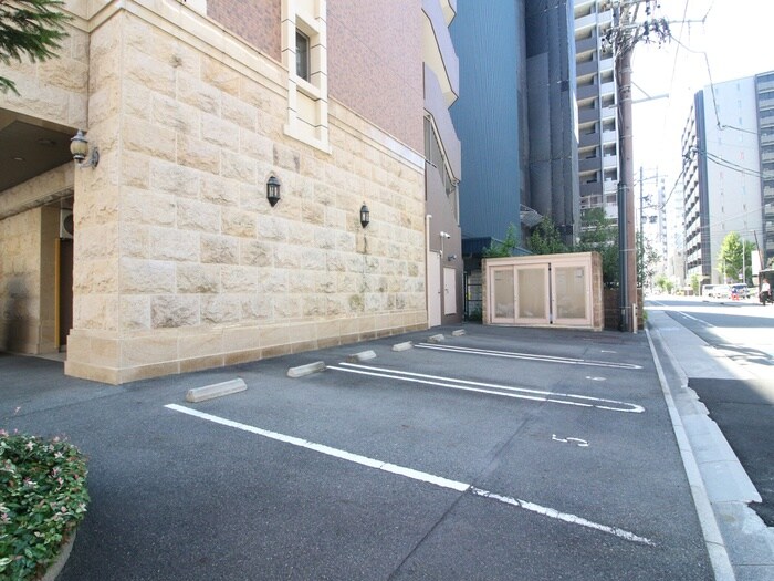 物件外観写真5　(駐車場)