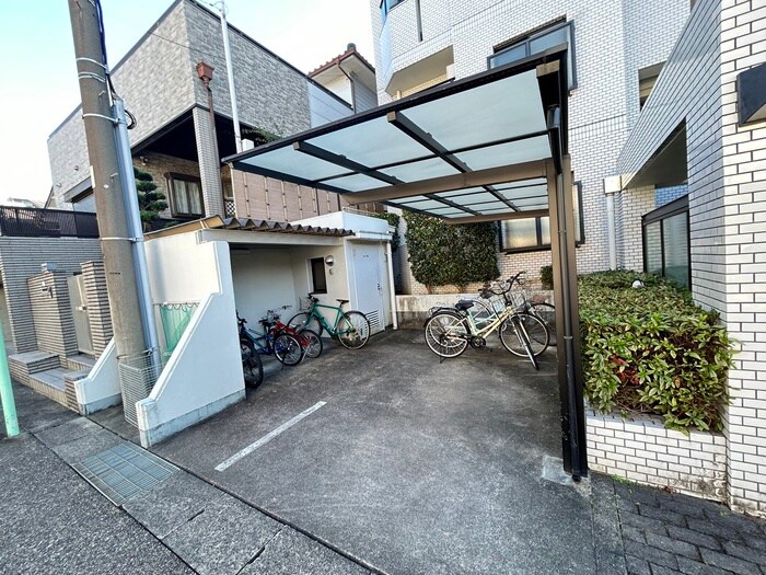 物件外観写真3　(駐輪場)