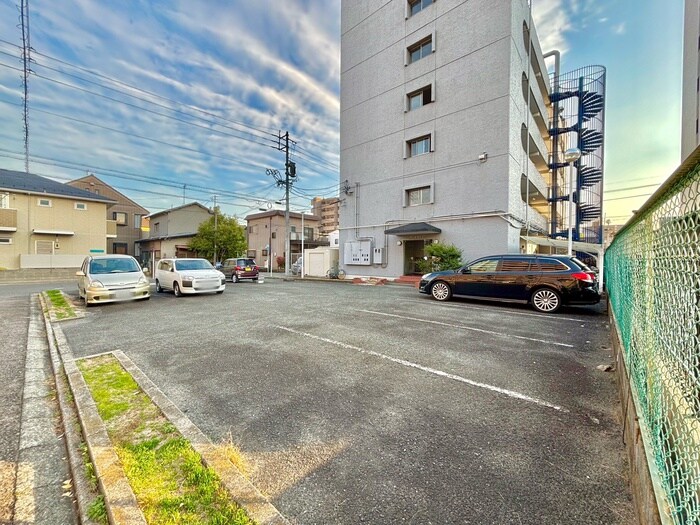 物件外観写真4　(駐車場)