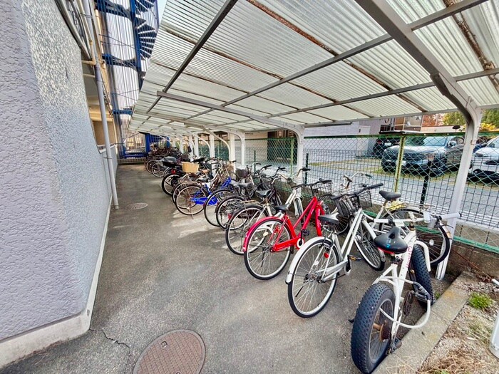 物件外観写真5　(駐輪場)