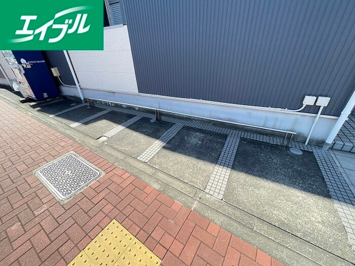 物件外観写真3　(駐輪場)