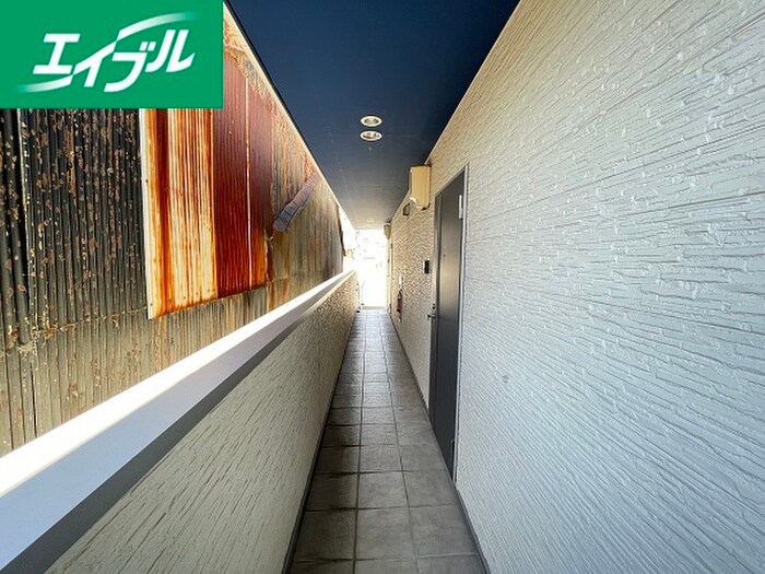 物件外観写真4　(エントランス部分)