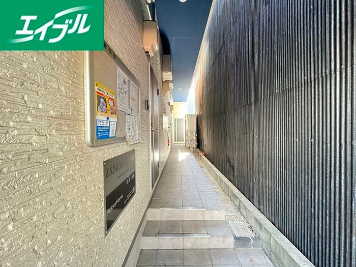 物件外観写真5　(エントランス部分)