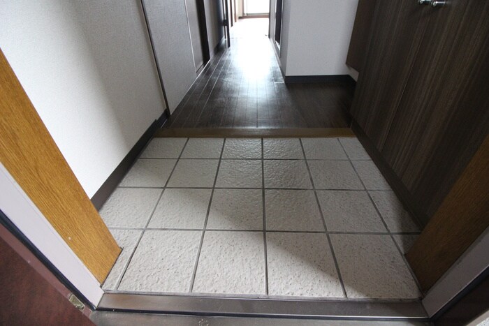 物件内観写真18　(玄関)