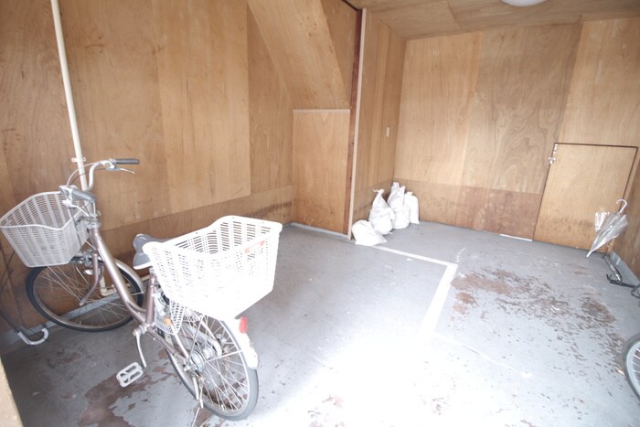 物件外観写真6　(駐輪場)