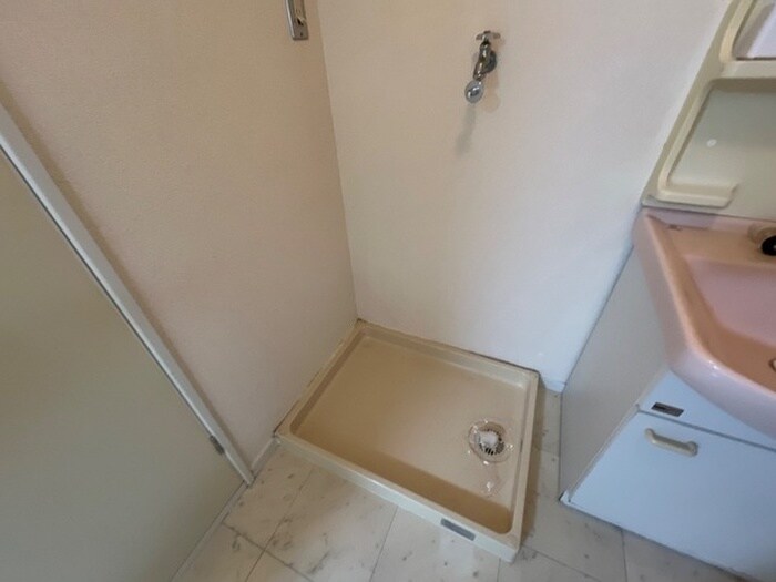 物件内観写真16　(洗濯機置場)