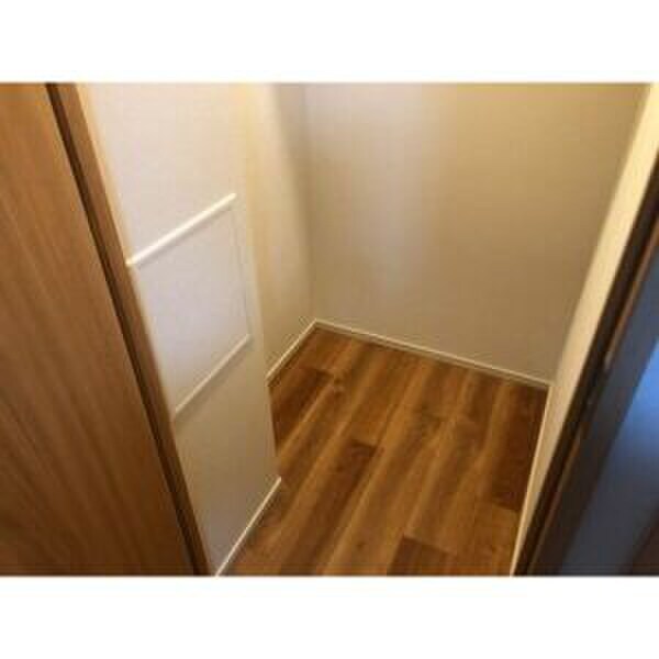 物件内観写真10　(収納)