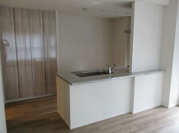 物件内観写真1　(居室)