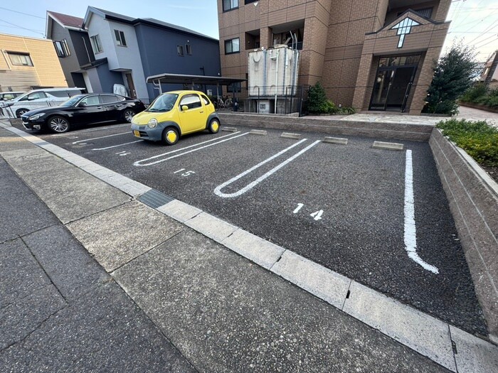 物件外観写真4　(駐車場)