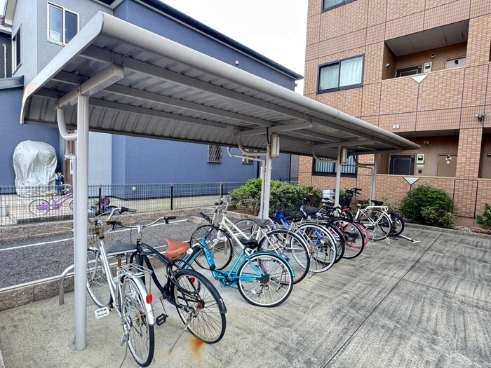 物件外観写真5　(駐輪場)