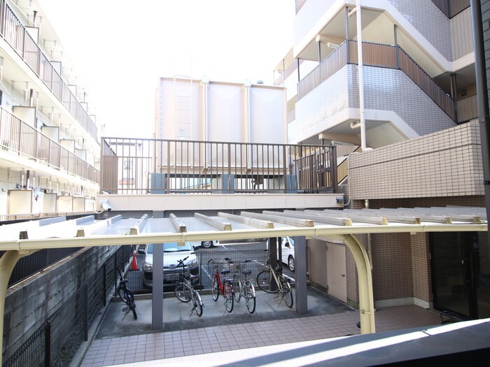 物件内観写真17　(室内からの展望)