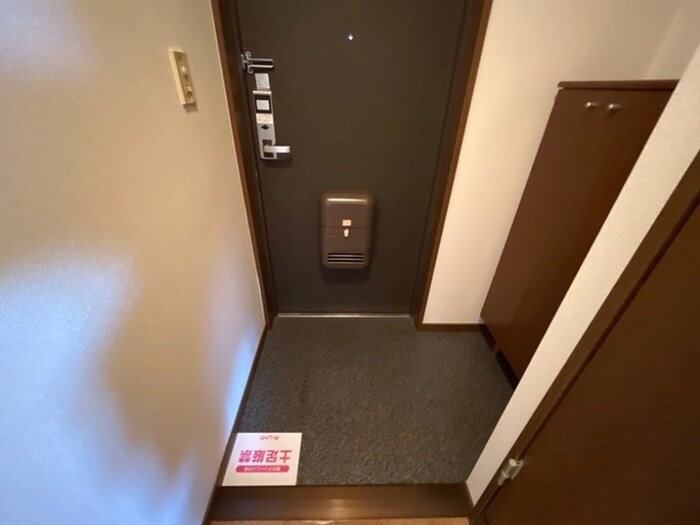 物件内観写真13　(玄関)