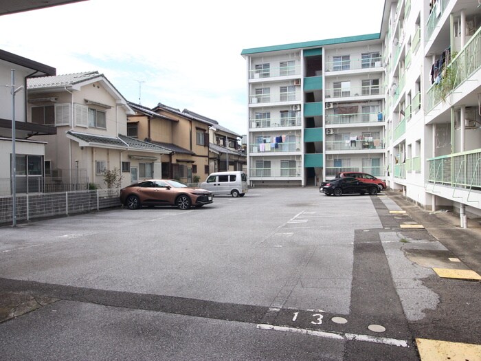 物件外観写真2　(駐車場)