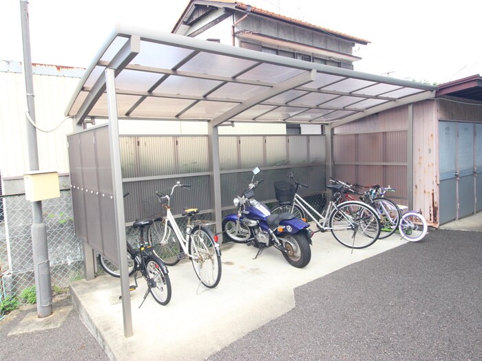 物件外観写真3　(駐輪場)