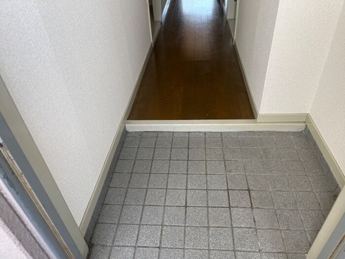 物件内観写真7　(玄関)