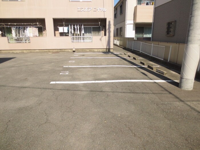 物件外観写真3　(駐車場)