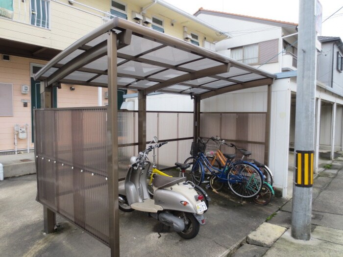 物件外観写真5　(駐輪場)