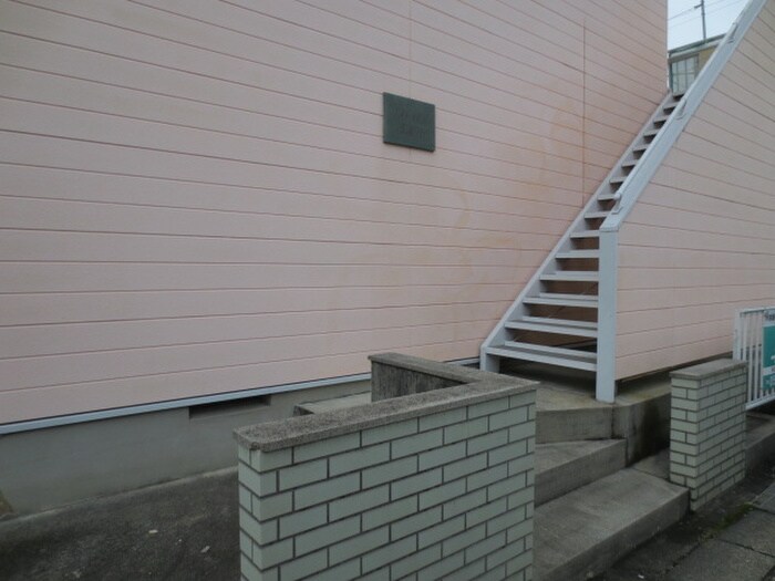 物件外観写真6　(エントランス部分)