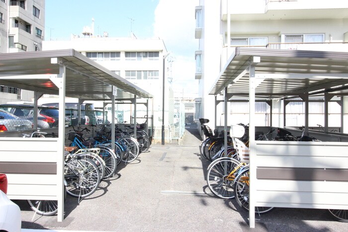 物件外観写真4　(駐輪場)