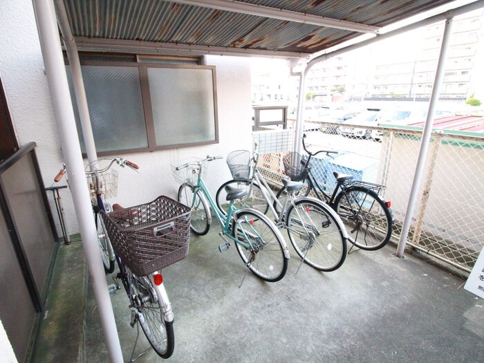 物件外観写真4　(駐輪場)