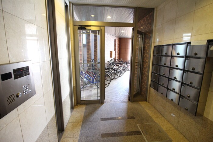 物件外観写真5　(エントランス部分)