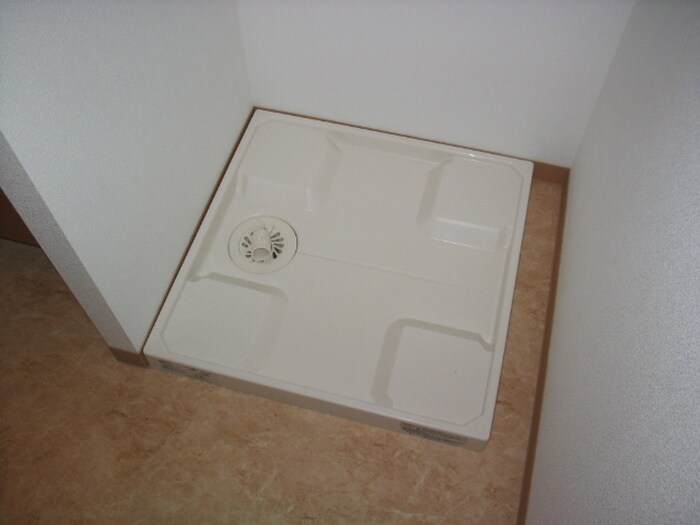 物件内観写真12　(洗濯機置場)