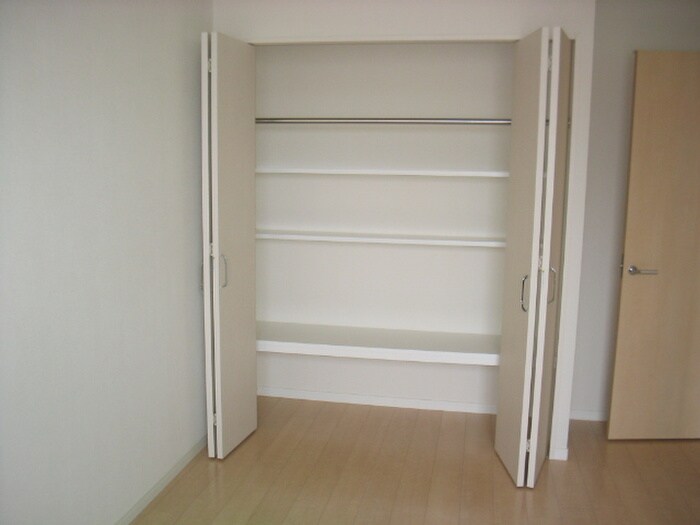 物件内観写真12　(収納)