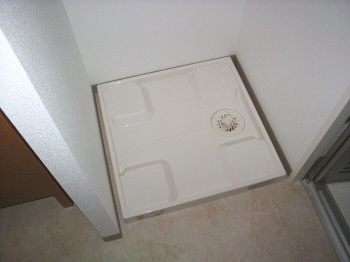 物件内観写真14　(洗濯機置場)