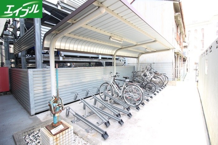 物件外観写真3　(駐輪場)