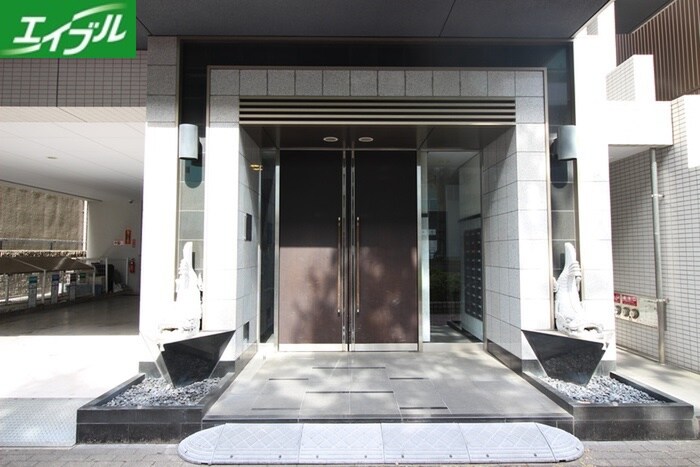 物件外観写真6　(エントランス部分)