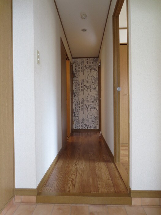 物件内観写真4　(玄関)